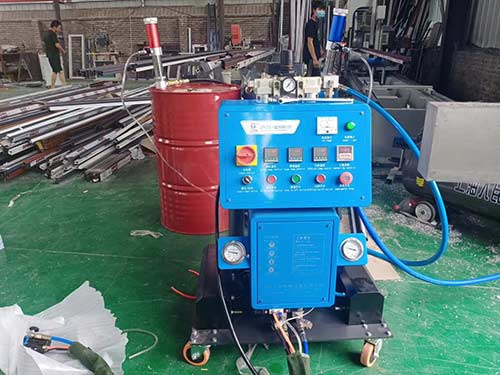聚氨酯泡沫噴涂 聚氨酯泡沫發泡機(圖2) Q2600D聚氨酯泡沫發泡機