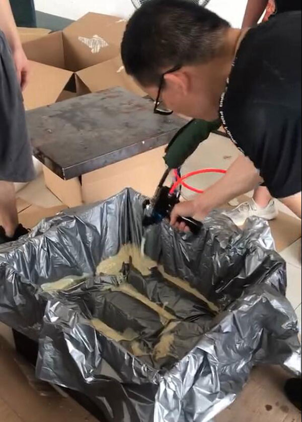 產品包裝填充發泡膠 聚氨酯澆注機(圖3) 產品包裝填充發泡膠